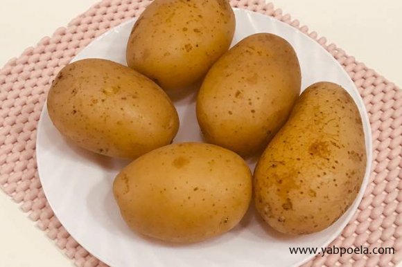 Запечённая картошка в мультиварке — простое блюдо для любых случаев