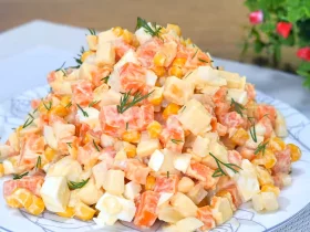 Салат из моркови с кукурузой и яблоком